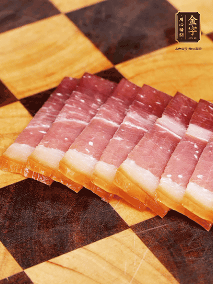 鲍鱼处理干净，金字火腿切片备用