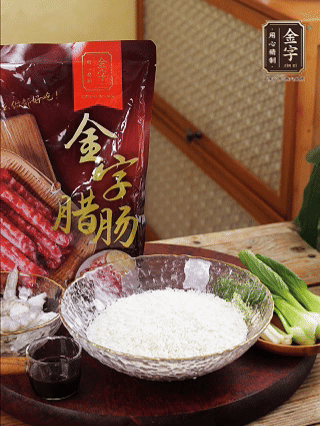 丝苗米洗净，浸泡30分钟